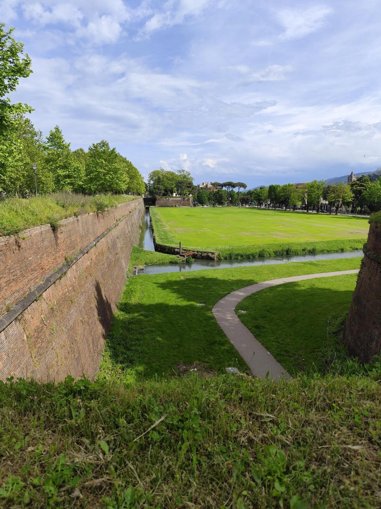 Casa Rosina + Box Per Auto 2 Bici 1,5Km Dalle Mura Lucca Luaran gambar